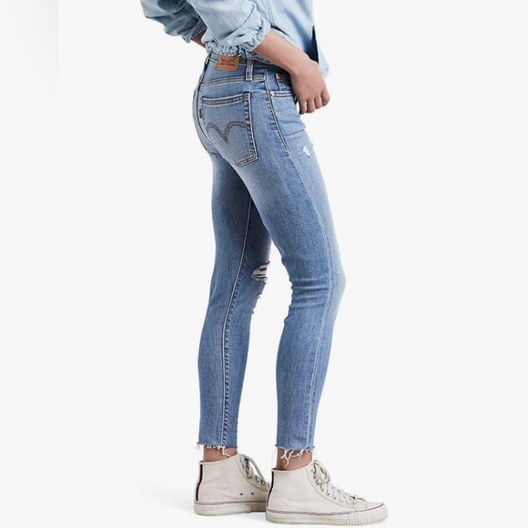 Women's Levi Wedgie Jeans - Picture 2 of 7